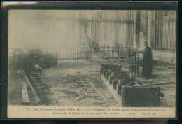 REIMS CATHEDRALE  APRES BOMBARDEMENT  ( MES PHOTOS NE SONT PAS JAUNES ) - Reims