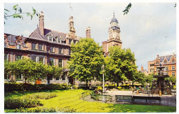 CPSM 9 X 14 Grande Bretagne Angleterre (139) LEICESTER Town Hall And Garden L'Hôtel De Ville Et Les Jardins - Leicester