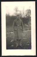 Foto-AK österreichischer Soldat In Uniform Und Feldmütze Mit Mantel  - Other & Unclassified