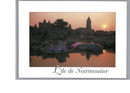 ILE DE NOIMOUTIER 85 - Lever De Soleil Sur Le Château Et L'Eglise - Ile De Noirmoutier