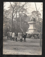 JAPON Photo Ancienne Originale Moment De Recueillement Devant Une Statue De (?) Kannon ?  Format 11,2x15,2cm - Azië