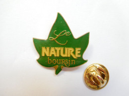 Beau  Pin's , Fromage Boursin Nature , Signé Caroline Lisfranc - Levensmiddelen