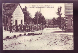 25 - VALDAHON - CAMP MILITAIRE - ARRIVEE D'UN REGIMENT INFANTERIE - ANIMEE - - Other & Unclassified