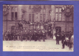 45 - ORLEANS - PROCESSION De JEANNE D'ARC - AUTORITÉS CIVILES Et MILITAIRES GROUPÉS à L'HOTEL De VILLE - ANIMÉE - - Orleans