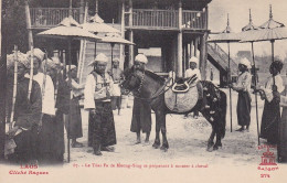 LAOS Le Téas Fa De Muong-Sing Se Préparant à Monter à Cheval Cliché Raquez Decoly N° 67 Indochine Indochina - Laos