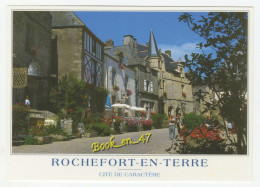 {92107} 56 Morbihan Rochefort En Terre , Vieilles Maisons De La Place Du Puits ; Animée - Rochefort En Terre