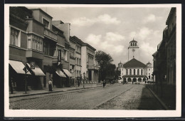 AK Trnava, Strassenansicht Mit Blick Auf Die Kirche  - Slovaquie