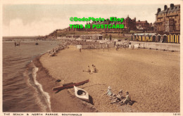 R454653 The Beach And North Parade. Southwold. 14145. Salmon. Gravure Style - Welt