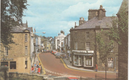 Postcard The Main Street Clitheroe Lancashire [ Shops People & Old Cars ] My Ref B14931 - Altri & Non Classificati