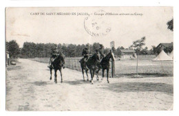 (33) 579, Camp De Saint St Médard En Jalles, Groupe D'Officiers Arrivant Au Camp - Otros & Sin Clasificación