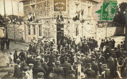 CARTE PHOTO NON IDENTIFIEE INAUGURATION DE LA CAISSE NATIONALE D'EPARGNE PHOTO MULARD A YERRES - To Identify