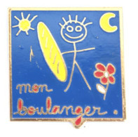 Pin's MON BOULANGER - Dessin D'enfant - Bonhomme Et Baguette De Pain - M521 - Levensmiddelen