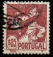 PORTUGAL  -   1941.  Y&T N° 617 Oblitéré    Costume  De Coimbra - Gebraucht