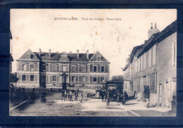 52. Montier En Der. école De Garçons; Place Lebon. Pliure Centrale - Montier-en-Der