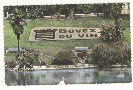 34/ CPSM - Béziers - Jardin Des Poetes - Mosaiculture "Buvez Du Vin" - Beziers