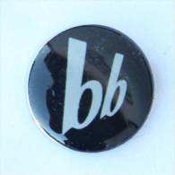 Pins BB - Lettres B Sur Fond Noir - Zamac - D1301 - Autres & Non Classés