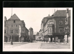 AK Leoben, Strassenpartie Mit Geschäft Und Denkmal  - Autres & Non Classés