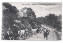 La Vallée Tré-Auray  [56] Morbihan - La Grande Roche De La Route De La Chartreuse - Fermière Et Ses Vaches - Animée - Autres & Non Classés