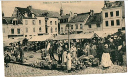 EVREUX LE MARCHE SUR LA PLACE ET COMMERCES TRES ANIMEE - Evreux