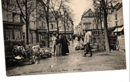 CHARTRES LE MARCHE AUX FLEUR SUR LA PLACE ET COMMERCES TRES ANIMEE - Chartres