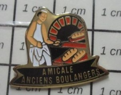 516c Pin's Pins / Beau Et Rare & TB état / ASSOCIATIONS / Pas Dans Le Pétrin AMICALE DES ANCIENS BOULANGERS FOUR PAIN - Associazioni