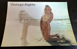 PS-5 Nude On Beach / Sand - Water - Pin-Up (Vintage 3D Stereo Effect Postcard Toppan ~1960s/1970s) - Pin-Ups