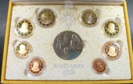 Vaticano - 2009 - Benedetto XVI - Serie Zecca 8 Valori Fondo Specchio - Con Medaglia In Argento - Vaticano