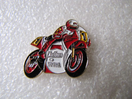 PIN'S   MARLBORO   YAMAHA  GRAND PRIX  MOTO - Motorfietsen
