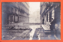 05138 / ⭐ ◉ PARIS VIII ◉ Grande Crue SEINE Janvier 1910 ◉ Barrage établi Rue D'ISLY ◉ Carte-Photo-Bromure NEURDEIN 167 - Paris Flood, 1910