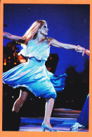 05225 ● SYLVIE VARTAN 1990s Danse Spectacle Sur Scène Période Bleue Photographie Sur Papier Kodak 10x15cm - Sänger Und Musikanten