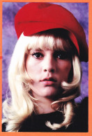 05233 ● SYLVIE VARTAN 1968 Beret Rouge Période Comme Un Garçon Photographie Sur Papier Fujifilm 10x15cm - Sänger Und Musikanten