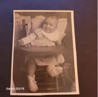 Photo Bébé  ** Chaise Haute Vintage - Anonymous Persons