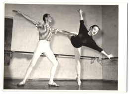 Fotografie H. P. Beyer, Halle / Saale, Tanzpaar Ballerina & Ballerino üben Choreographie Eines Tanzes  - Sports