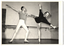 Fotografie H. P. Beyer, Halle / Saale, Tänzerin Ballerina & Tanzpartner Ballerino Im Tanzstudio  - Sport