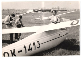 Fotografie Segelflug, Segelflugzeug Kennung OK-1413 Auf Einem Flugplatz  - Luftfahrt