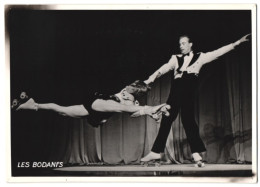 Fotografie Les Bodani's, Akrobaten-Paar Auf Rollschuhen Während Einer Vorführung  - Personalidades Famosas