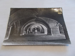 EGLISE ABBATIALE DE SAINT GILLES ( 30 Gard )  INTERIEUR  SOUS LES VOUTES - Saint-Gilles