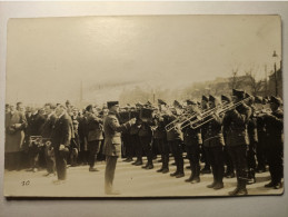 Carte Postale à Identifier - Lieu & Personnages Inconnus - Militaires/Officiers/Fanfare/Troupe De Soldat/Famille - Te Identificeren