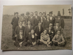 Carte Postale à Identifier - Lieu & Personnages Inconnus - Militaires/Officiers/Fanfare/Troupe De Soldat/Famille - A Identificar