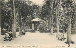 Postcard France Nevers Le Parc Et Le Kiosque De La Musique - Sonstige & Ohne Zuordnung