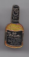 Pin's Bouteille De  Whisky Réf 4739 - Dranken