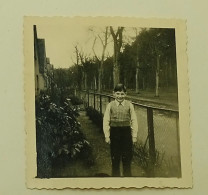 Germany-Boy In The Yard-photo M.Radewenski,Torgelow - Plaatsen