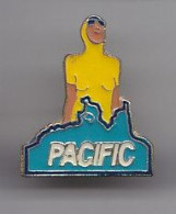 Pin's Pacific La Nageuse Réf 4992 - Bebidas