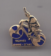 Pin's Cyclisme Vélo VTT Trophée Jeanne D' Arc  Réf 8041 - Ciclismo