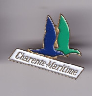 Pin's Mouettes De La Charente Maritime Dpt 17 Réf 8505 - Cities