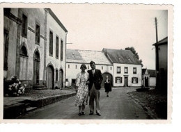 Ref 3 - Photo : Personnes  , Ville Et Environs à Berdorf Au Luxembourg  . - Europe