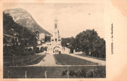 LOURDES, BASILICA, ARCHITECTURE, PARK, MOUNTAIN, FRANCE, POSTCARD - Lourdes