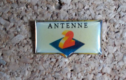 Pin's - Antenne 2 - Medias