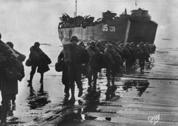 Débarquement En Normandie - Le Ravitaillement Des Alliés Est Débarqué Dans Le Port Restauré Du Havre - CPSM Grand Format - Weltkrieg 1939-45