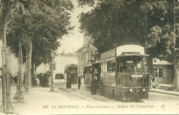 17  LA ROCHELLE - PLACE D' ARMES - STATION DES TRAMWAYS (ref A668) - La Rochelle